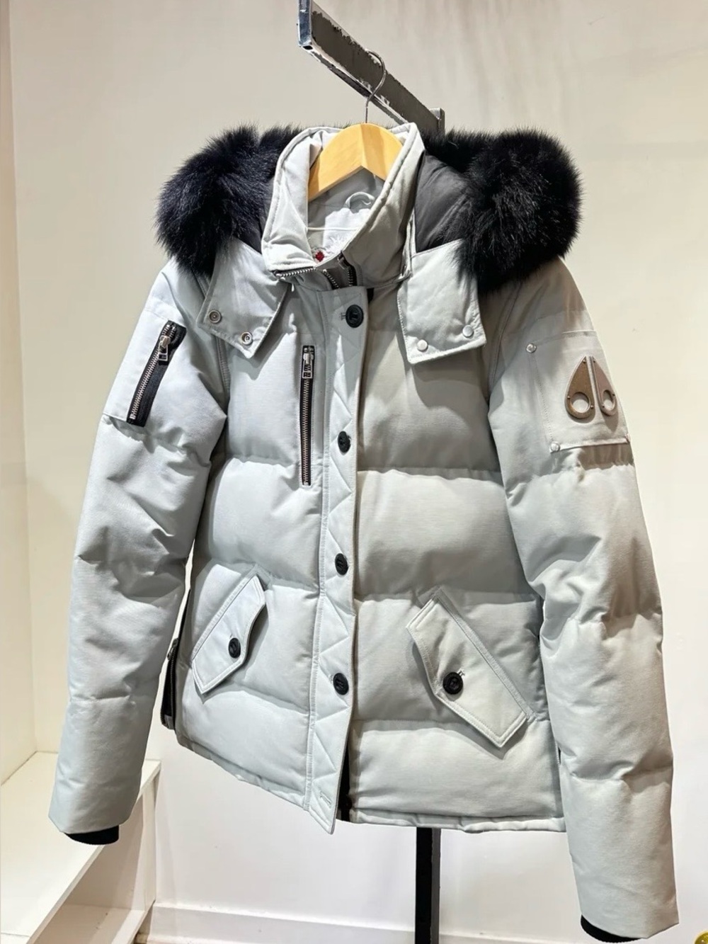 women’s Grey Moose Knuckles 3Q Puffer
Jacket with black Fur Hood size xs